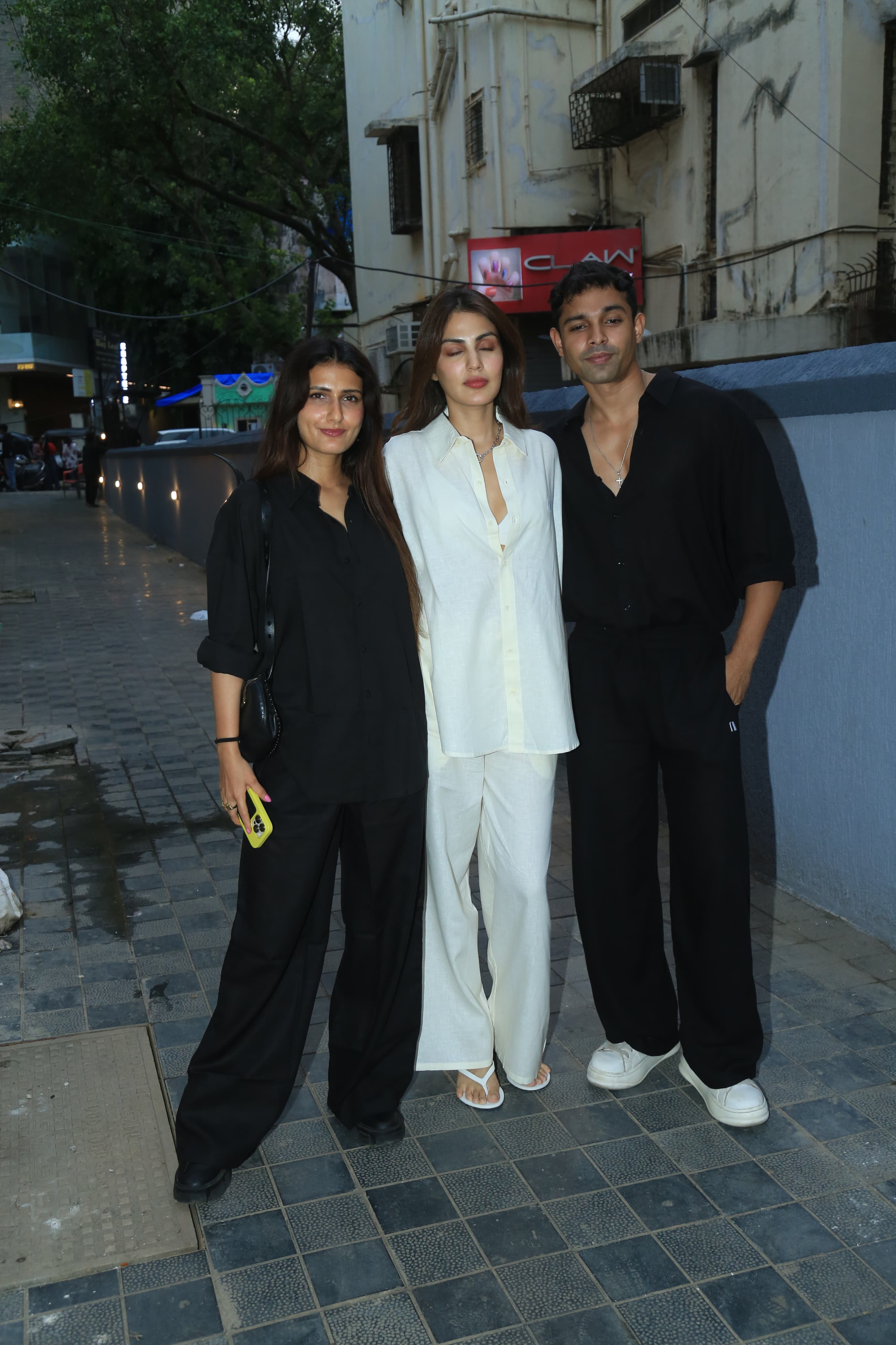 Rhea's brother, Showik Chakraborty, also accompanied Fatima Sana Shaikh and Rhea Chakraborty as they stepped out in the city today to hang out.